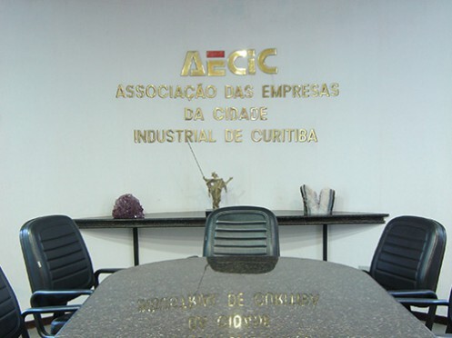 SALA DE REUNIÃOA AECIC coloca à disposição de seus associados 3 salas de reuniões, práticas e ideais para treinamentos, pequenos encontros e reuniões.