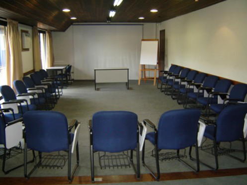 SALA DE REUNIÃOA AECIC coloca à disposição de seus associados 3 salas de reuniões, práticas e ideais para treinamentos, pequenos encontros e reuniões.