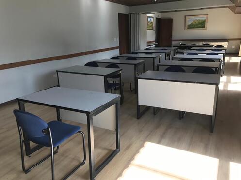 SALA DE REUNIÃOA AECIC coloca à disposição de seus associados 3 salas de reuniões, práticas e ideais para treinamentos, pequenos encontros e reuniões.