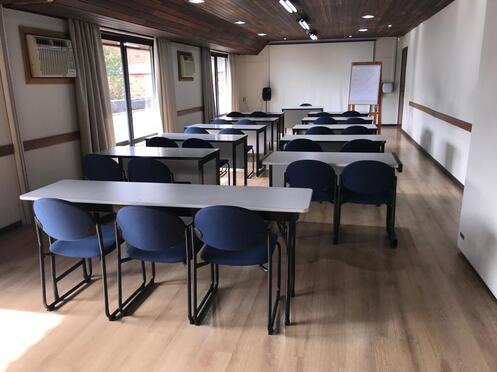 SALA DE REUNIÃOA AECIC coloca à disposição de seus associados 3 salas de reuniões, práticas e ideais para treinamentos, pequenos encontros e reuniões.